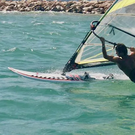 Sophie Alt Standing Frente Al Club Nautico Villa Girona
