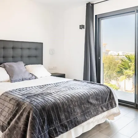 Villa Sophie Alt Standing Frente Al Club Nautico Girona