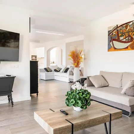 Villa Sophie Alt Standing Frente Al Club Nautico Girona